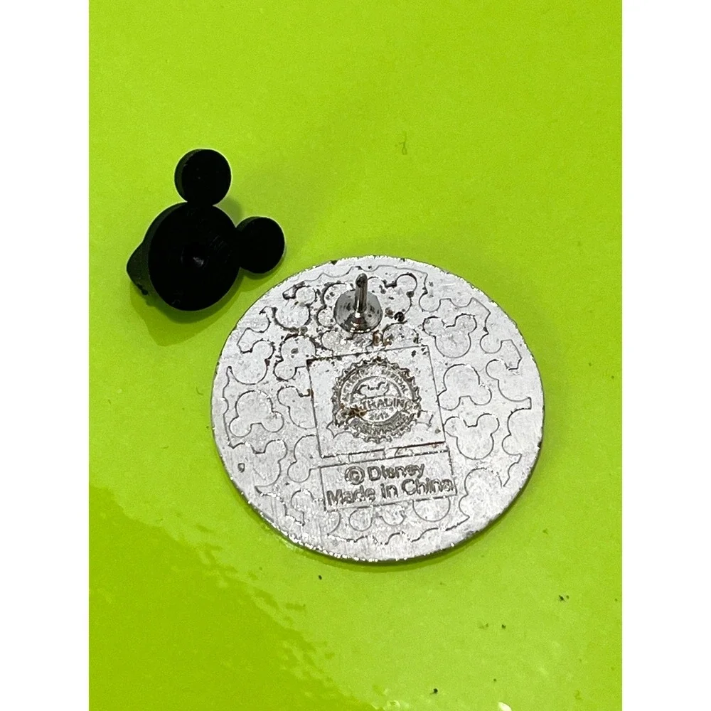 Disney Pin Oogie Boogie Nightmare Before Christmas‎ Pin 2013 back